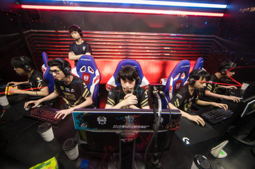 蒂奇以出色 蒂奇以出色