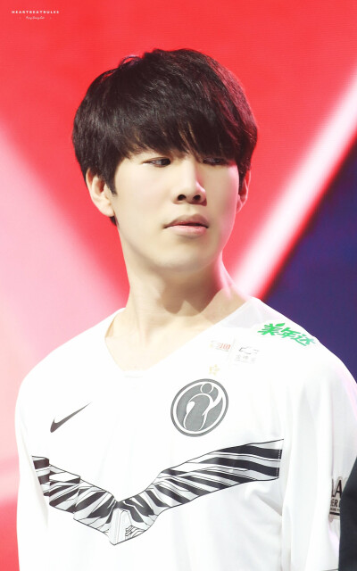 人笑容灿烂 人笑容灿烂